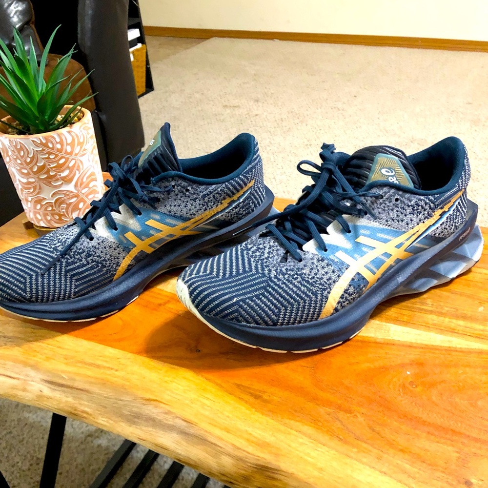 Asics Women's Novablast Lightweight Running Shoes Size 9 French Blue/Champagne